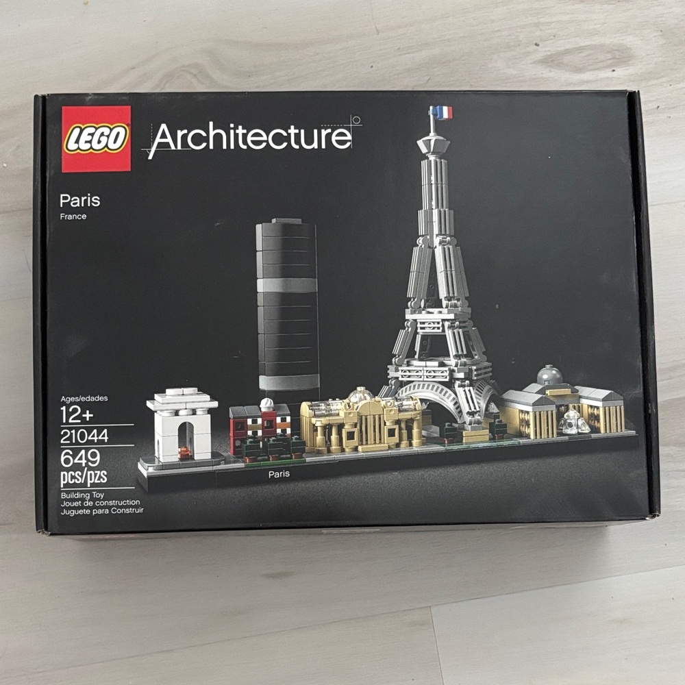 NEW LEGO Architecture Paris Skyline Set with Black and Gray
